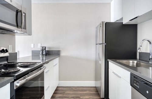 Foster City Apartamento | Sleek Foster City 1BR w/ Gym & W/D, walk to Visa & Paypal, by Blueground