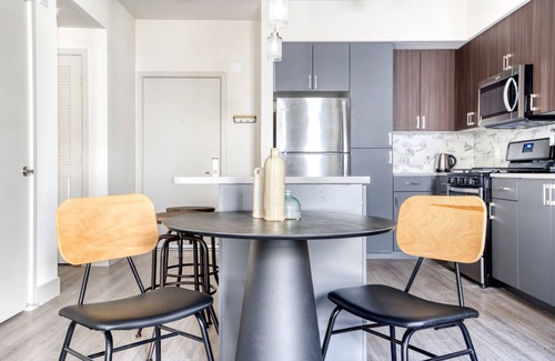 Fremont Apartamento | Sleek Fremont 1BR w/ Roof Deck, Pool & Spa, near TJ & WF, by Blueground