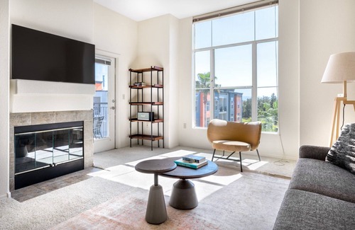 Central District Apartamento | Sleek Fremont 2BR w/ W/D, Pool, Gym, Parking, walk to BART, by Blueground