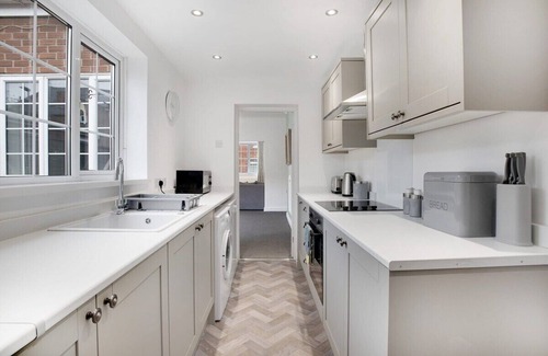 Hetton-le-Hole Casa | Sleek Gem Home in Houghton le Spring, Sleeps 5