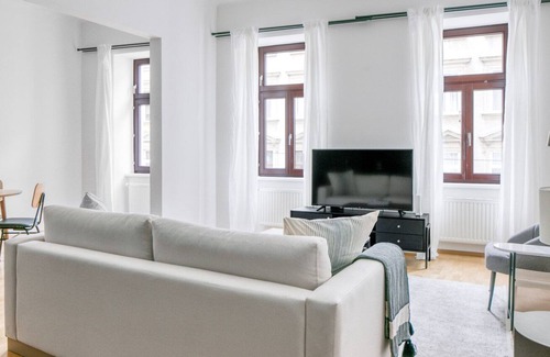Hernals Apartamento | Sleek Hernals 1BR w/ Elevator, near Lidlpark & S-Bahn, by Blueground