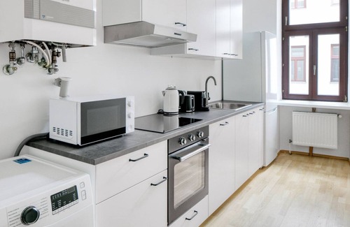 Hernals Apartamento | Sleek Hernals 1BR w/ Elevator, near Lidlpark & S-Bahn, by Blueground
