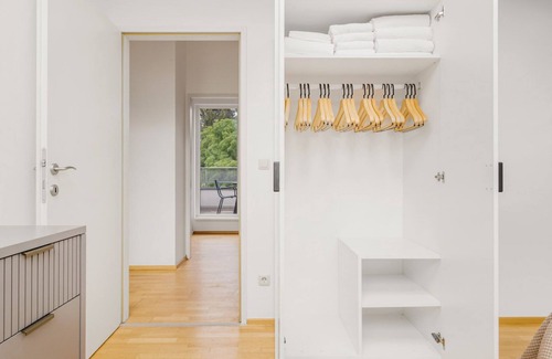 Hietzing Apartamento | Sleek Hietzing 2BR w/ Community Garden & Private Terrace, by Blueground