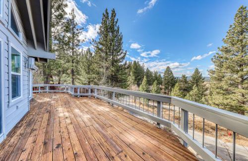 Truckee Casa | Sleek Hill Haven with Martis Valley Views