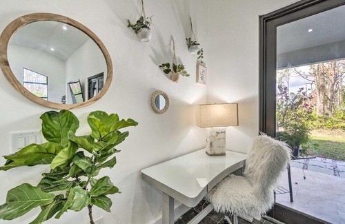 Port Charlotte Casa | Sleek Home with Kayak about 4 Mi to Harbor!