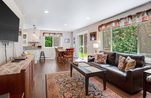 Clinton Casa | Sleek home with park-like property, free WiFi, gas grill & ideal location