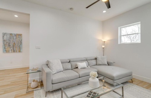 Garden Oaks Casa | Sleek Home with Screened Patio and Yard in Houston!
