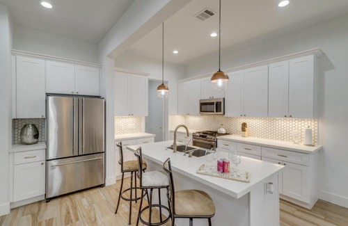 Garden Oaks Casa | Sleek Home with Screened Patio and Yard in Houston!