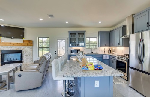 Jacksboro Casa | Sleek Jacksboro Home w/Fireplace + Patio!