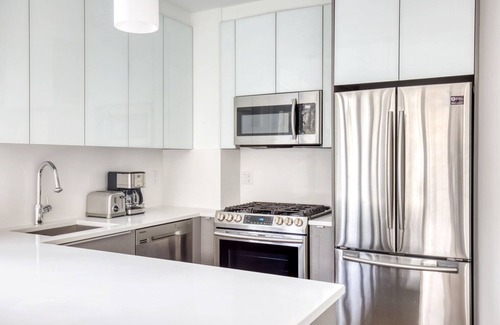 Hunters Point Apartamento | Sleek LIC 1BR w/ Gym, Doorman, Elevator & Private Balcony, by Blueground
