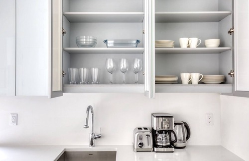 Hunters Point Apartamento | Sleek LIC 1BR w/ Gym, Doorman, Elevator & Private Balcony, by Blueground