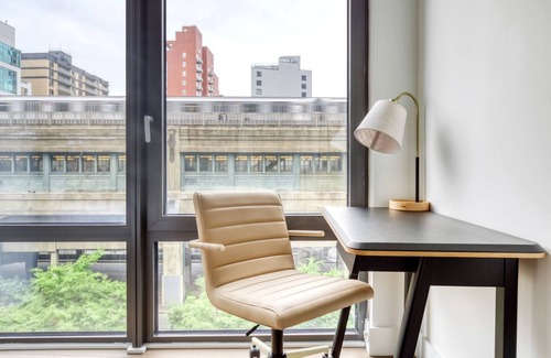 Hunters Point Apartamento | Sleek LIC 1BR w/ Gym, Doorman, Elevator & Private Balcony, by Blueground