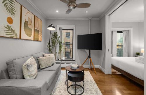 Ukrainian Village Apartamento | Sleek Lower East Side Retreat