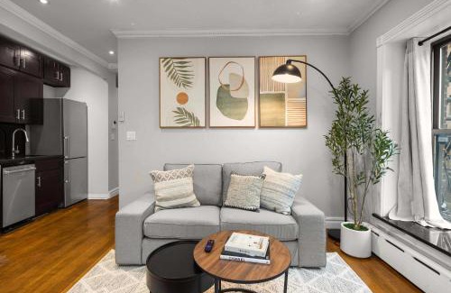 Ukrainian Village Apartamento | Sleek Lower East Side Retreat