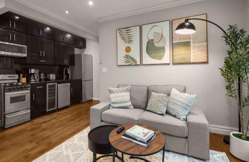 Ukrainian Village Apartamento | Sleek Lower East Side Retreat