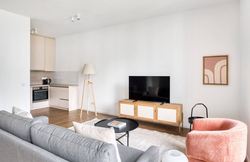 Tiergarten Apartamento | Sleek Mitte 2BR near Potsdamer Platz & Nollendorfplatz, by Blueground