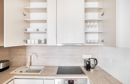 Tiergarten Apartamento | Sleek Mitte 2BR near Potsdamer Platz & Nollendorfplatz, by Blueground