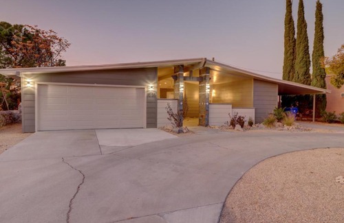 Mesilla Park Casa | Sleek, Modern Designer home 3
