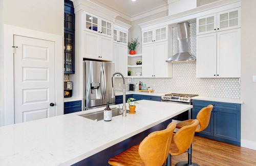 Garden Oaks Casa | Sleek, modern home in quiet location with fireplace, W/D, balcony, & AC