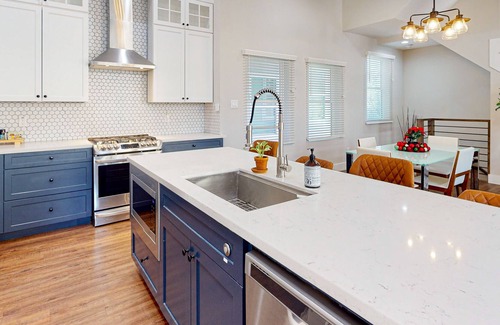 Garden Oaks Casa | Sleek, modern home in quiet location with fireplace, W/D, balcony, & AC