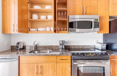 Mount Vernon Triangle Apartamento | Sleek Mount Vernon 1BR w/ Gym, W/D & Pool, near Chinatown, by Blueground