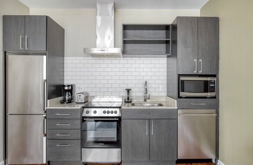 Mount Vernon Triangle Apartamento | Sleek Mount Vernon 1BR w/ Gym, Roof & W/D, near Metro, by Blueground