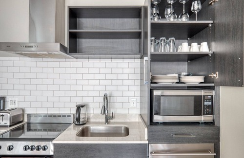 Mount Vernon Triangle Apartamento | Sleek Mount Vernon 1BR w/ Gym, Roof & W/D, near Metro, by Blueground