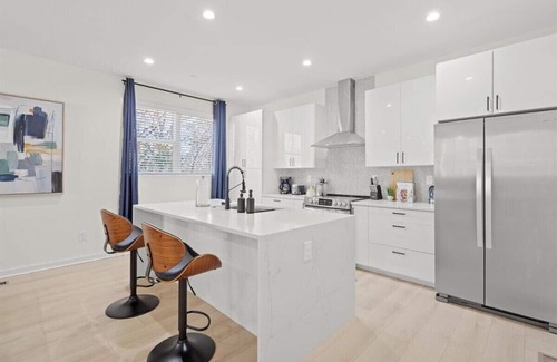 North Charlotte Apartamento | Sleek Private Room in Charlotte near Wells Fargo