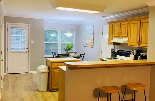 Concord Condominio | Sleek Retreat w/ Modern Fresh Vibes!