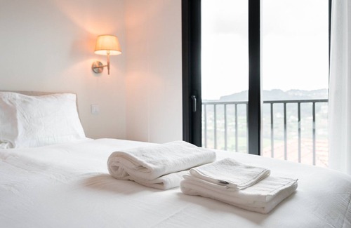 Fareja Apartamento | Sleek rural escape in Gémeos