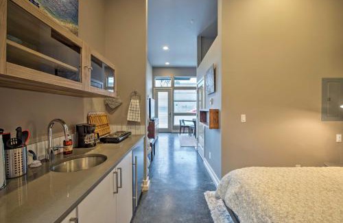 Crown Hill Apartamento | Sleek Seattle Studio - 2 Mi to Downtown Ballard!