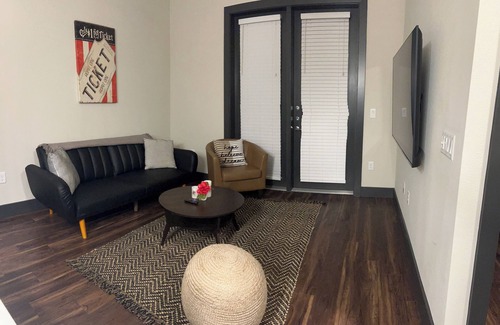 North Burnet Apartamento | Sleek & Serene 1BR Retreat – Minutes from Everything