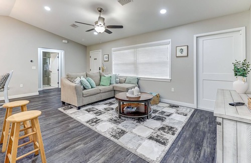Sebring Casa | Sleek Serenity + Enclosed Porch in Sebring