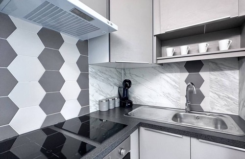 Pentre Apartamento | Sleek Skyward Serenity 2bed w/ Pool Table - Ystrad