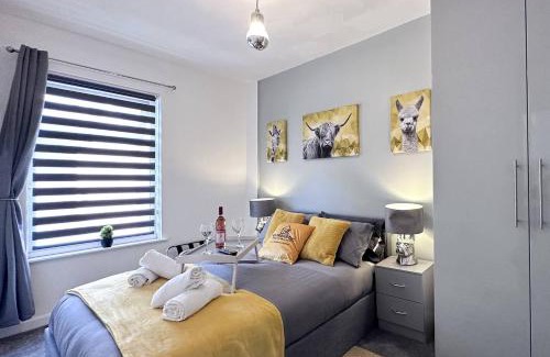 Pentre Apartamento | Sleek Skyward Serenity 2bed W Pool Table - Ystrad