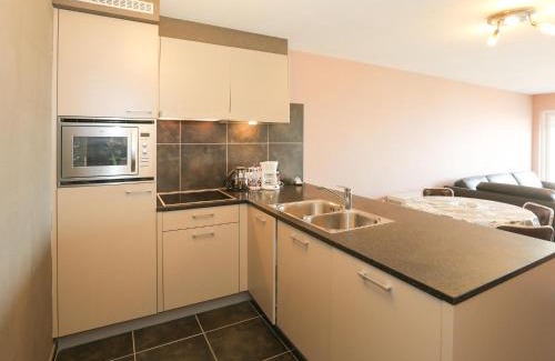 Middelkerke Apartamento | Sleek Stay by the Sea