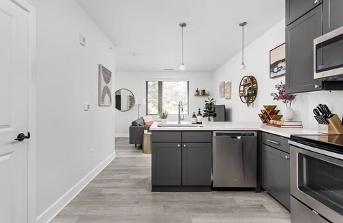 Meridian-Kessler Apartamento | Sleek Studio Unit Near Broad Ripple by Cozysuites