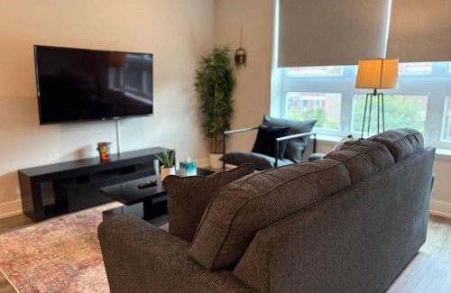 West DePaul Apartamento | Sleek Style 3BR Haven - Free Parking - Ashland 2N