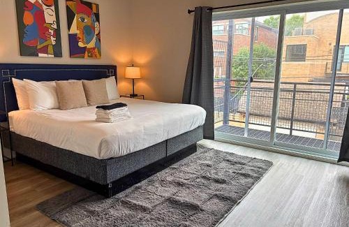West DePaul Apartamento | Sleek Style 3BR Haven - Free Parking - Ashland 2N