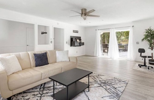 St. Andrews Casa | Sleek & Stylish 3BR | Pet Friendly | Sleeps 6