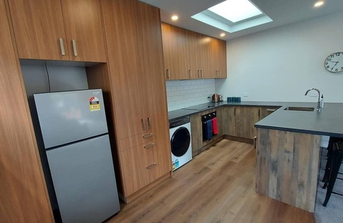 Saint Kilda Casa | Sleek Suite by the Sand (2-bedroom)