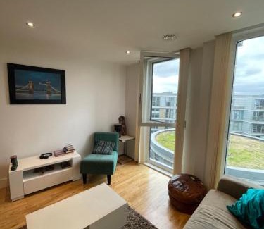 Greenwich Apartamento | Sleek & Sunny 1BD Flat Near Greenwhich - Deptford!