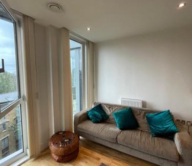 Greenwich Apartamento | Sleek & Sunny 1BD Flat Near Greenwhich - Deptford!