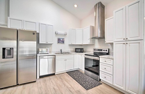 Tavares Condominio | Sleek Tavares Condo 3 Miles to Downtown