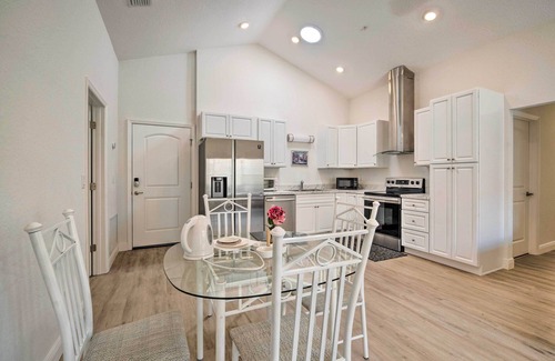 Tavares Condominio | Sleek Tavares Condo 3 Miles to Downtown