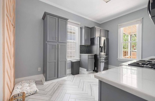 Bristol Casa | Sleep 10 * in this historic home in state streets
