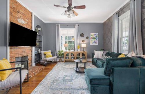 Bristol Casa | Sleep 10 * in this historic home in state streets