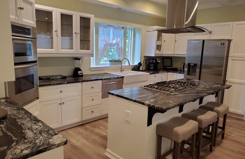 Indianapolis Casa | Sleep 12 in Chic Home Near Downtown, State Fair Grounds and Newfields Art Museum