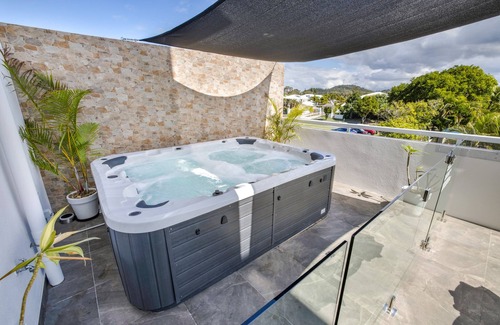 Bogangar Apartamento | Sleep 19 in the heart of Cabarita Beach, gateway to the Tweed Coast and Valley.