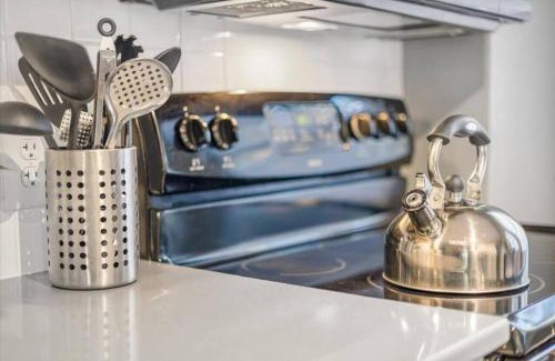 Meridian-Kessler Apartamento | Sleep 5 - Pet & Baby - Laundry - Closer to Hospitals